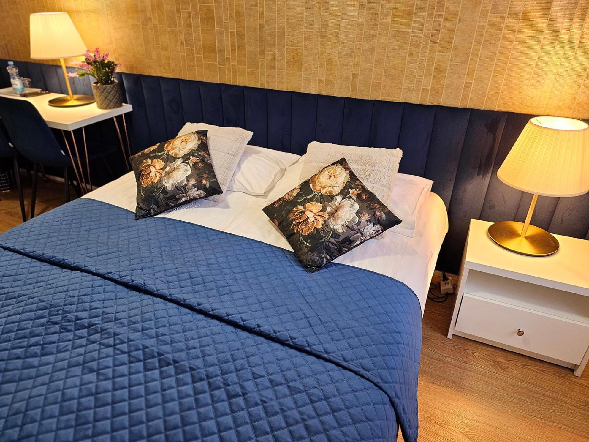 Hotel Kurpia Arte ノボグルト エクステリア 写真